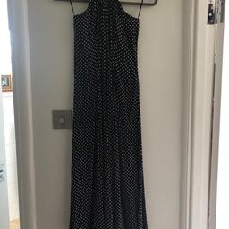 I’m selling here a stunning ALEXA CHUNG for M&S black dress with white spots. Size 10.
In very good condition.
Will post 1st Class Signed For.
Any questions please ask.