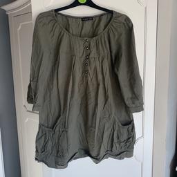 Green quarter sleeve top with pockets