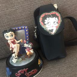 Very collectable Betty boop Hollywood figurine and also phone holder in very good condition