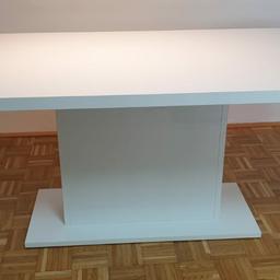 Tisch mit eine kleine Kratzer
180cmx90cm