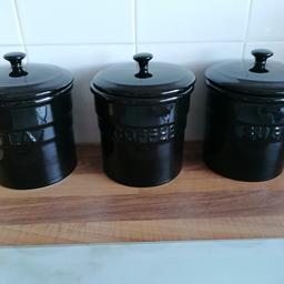 Tea coffee sugar and biscuit barrel
Black
Great condition