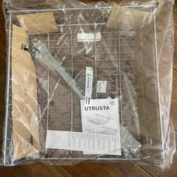 One wire basket with fittings in original packaging. Not needed as doesn’t fit my cupboards.

IKEA - UTRUSTA
Product size
Width:
56.4 cm
Frame, width:
60 cm
Depth:
56.5 cm
Height:
11 cm
Max. load:
10 kg