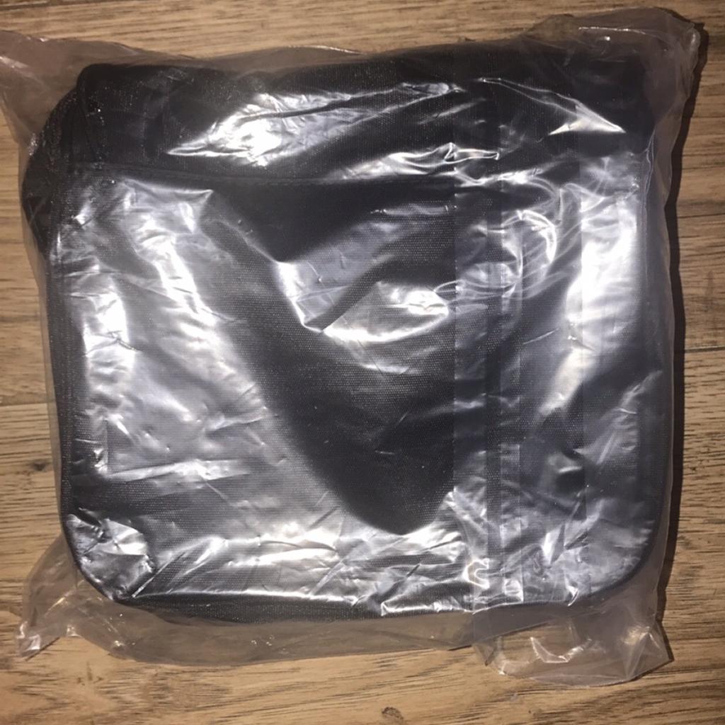 Trapstar Bag *BLACK* in BR1 London für £ 90,00 zum Verkauf | Shpock AT