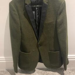 Forest Green Black Lapel
40 R
Harris Tweed 

Collection SG13 7AB