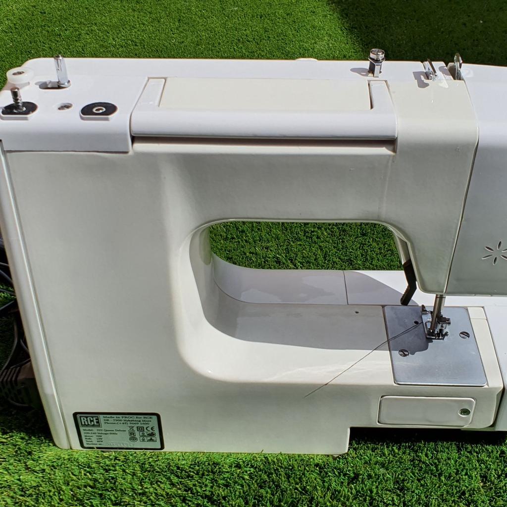 Queen Deluxe 222 Sewing Machine in M18 Manchester for £20.00 for sale