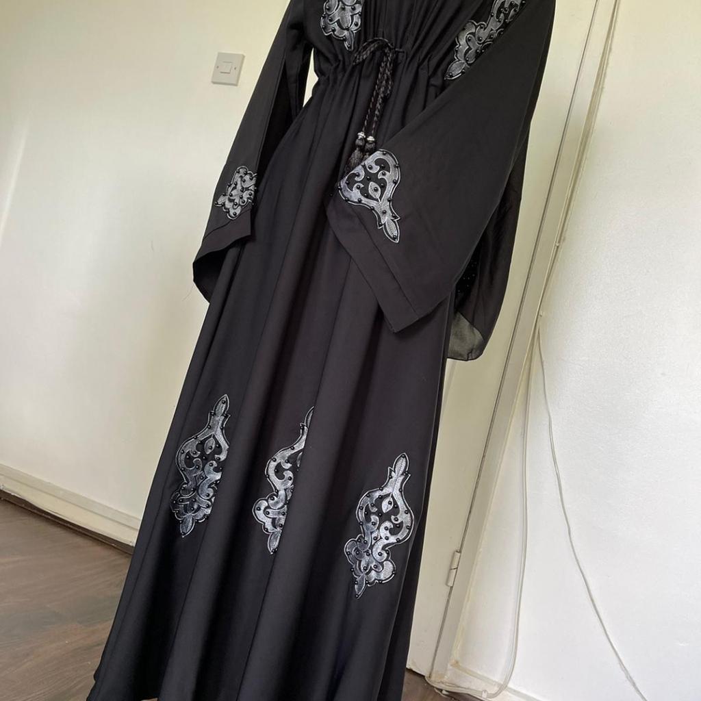 New abaya good quality nida silk comes with matching scarf colour black and grey size 54