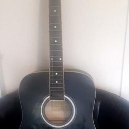 Left handed guitar . Very good condition, with carry bag