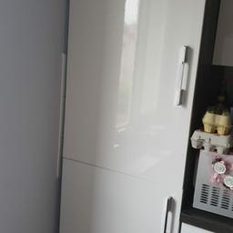 Verkaufe einen Einbaukühlschrank  von der marke Zanker ist im sehr guten zustand habe einen freistehenden Kühlschrank geholt.