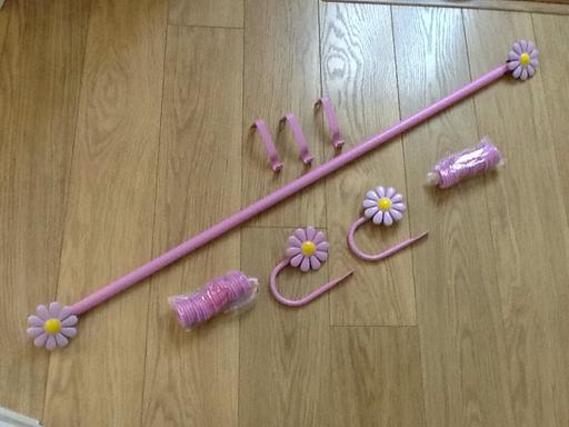 Buy & Sell Lincolnshire South Kesteven - Photos for Extendable pink curtain rail