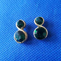 Pair of green earring.