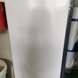 Genaue Beschreibung in Bild 4
Wegen Neuanschaffung zu verkaufen
Wurde nur als 2. Kühlschrank benutzt in der Garage
Gerät ein Jahr alt, Garantie kann übernommen werden (gesamt 3 Jahre)