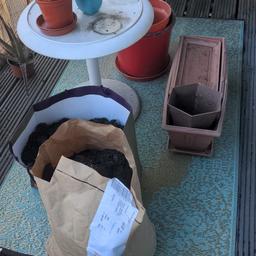 Unwanted plant pots available. They are free for pick-up in Greenwich. Anything seen on the rug (except for table). Also have some of last year's soil for keen gardeners.