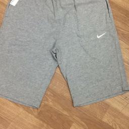 Nike pantaloncini in felpa grigi. Tg.s.