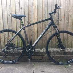Carrera Crossfire 2 Men’s Bike 
20” Frame
28” Wheels 
Disc Brakes 
Quick Release 
Rides really beautifully no issues at all.