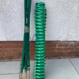 Approx 21 metres of green heavy duty mesh fencing. Plus 5 posts. Used - good condition
