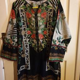 size small
used but good condition 
embellished neckline 
side pockets