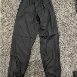 Adults waterproof trousers - brand new

Sizes S, M ,L , XL

Water proof pants/bottoms — for delivery riders, deliveroo, Uber eats , just eat, outdoor construction workers, walkers, camping fishing etc

Really comfortable