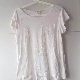 Weißes T-Shirt mit Netzeinsatz am Ärmel

Ungetragen.

Gr. M

Zzgl. Versand.