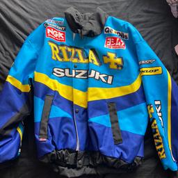 Suzuki Rizla motorbike wind proof jacket size large. As new condition only worn a couple of times.
Cash on collection
Gillingham Kent ME7
£50
Can deliver local if fuel is covered.