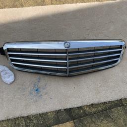 Front Grille came off a 61 plate Mercedes C-Class. 

In good condition.