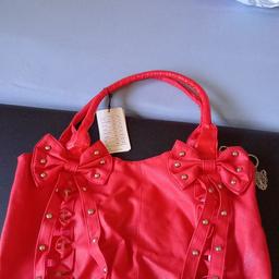 Neue Handtasche   in Rot Ein echter  Hinckucker. mit Schlüsselanhänger