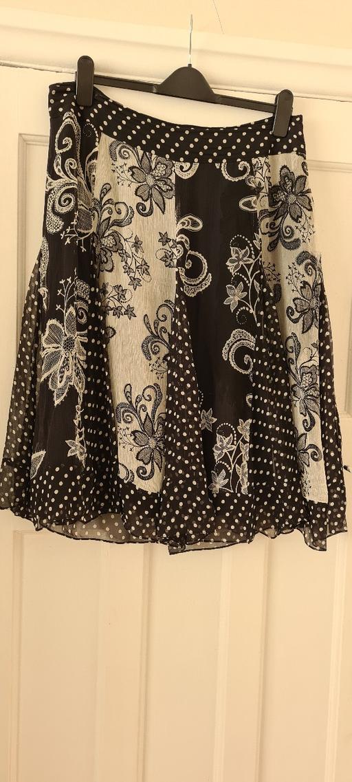 Buy & Sell South East London Croydon - Photos for Black/White Phase Eight Skirt