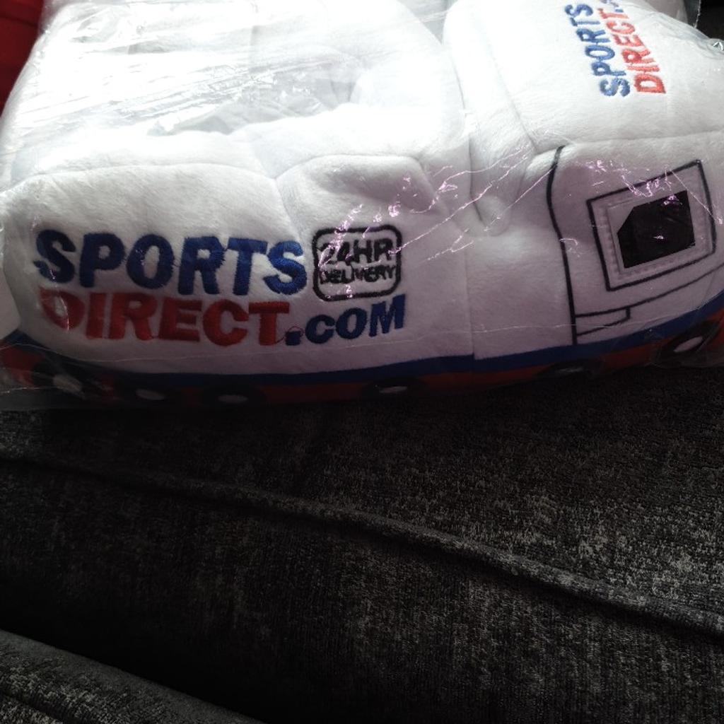 Sports store direct slippers