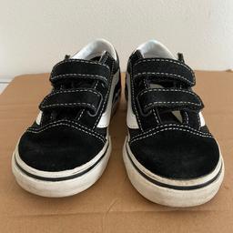 Black Vans shoes