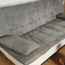 gut erhaltenes Sofa ab zu geben mit Schlaffunktion 1,90 lang 62 tief 71 breit