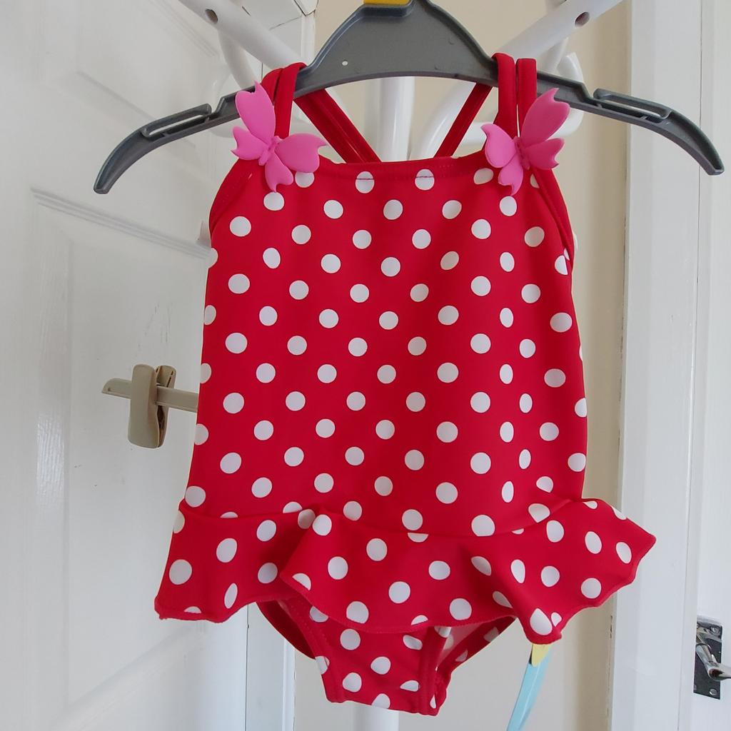 Swimwear Baby by “Lindex”Sweden
Red Mix Colour
New With Tags

Actual size: cm

Length: 32 cm from shoulders

Length: 15 cm from armpit side

Volume bust: 40 cm - 45 cm

Volume waist: 40 cm – 45 cm

Volume hips: 42 cm – 45 cm

Age: Eur 62/68 cm – 74/80 cm

80 % Polyamide
20 % Elastane

Made in China

Retail Price Nok 79.50