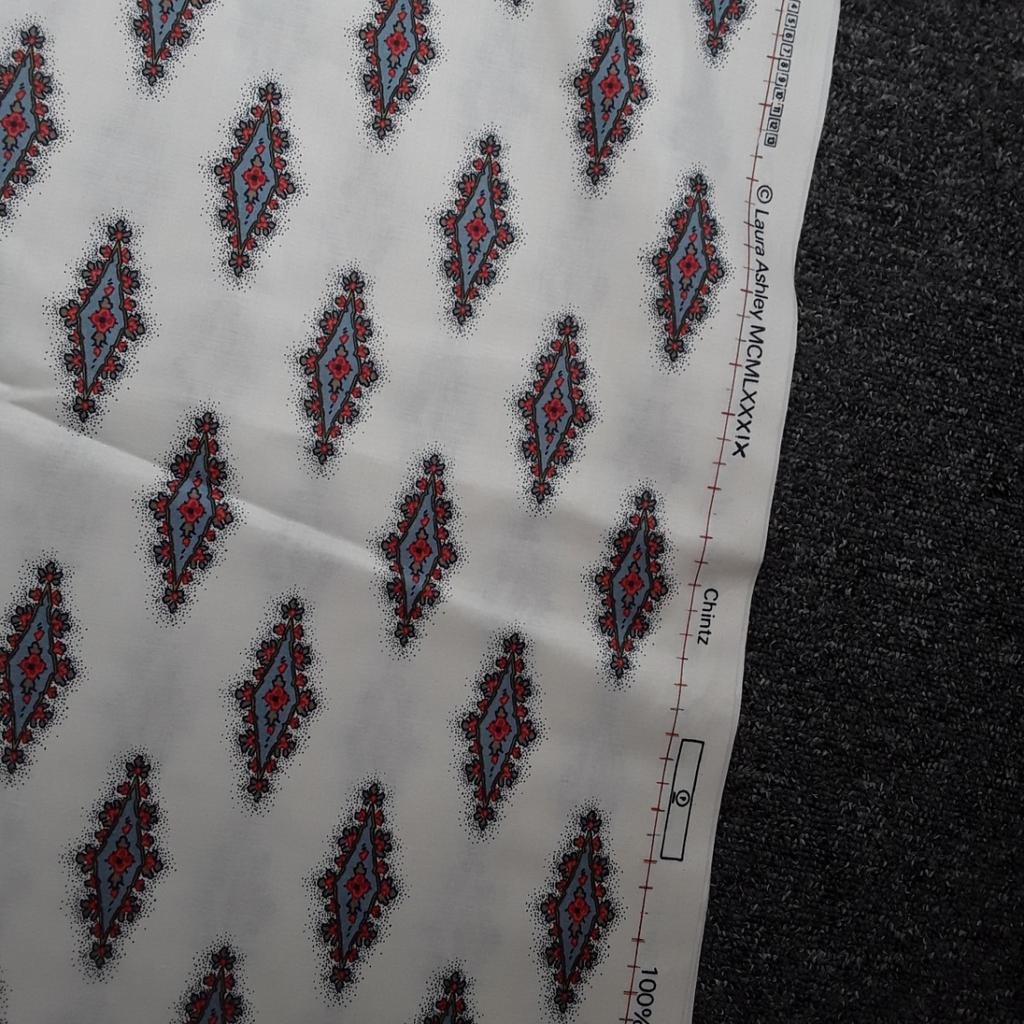LAURA ASHLEY gorgeous Chinz FABRIC
Width 120cm length 11 meters plus
Great for curtains, cushions etc
Perfect unused condition
Collection only £10