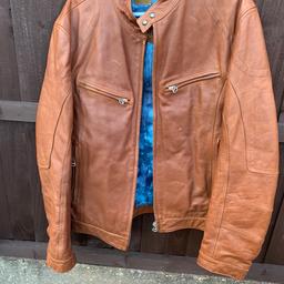 Original real leather men’s Hugo Boss jacket 
( very heavy ) 
Size large 
Post available