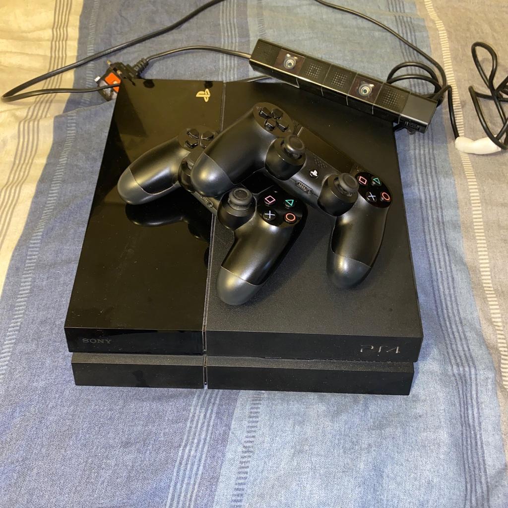 Sony PS4 Console with 2 controllers in N19 Islington für £ 150,00 zum
