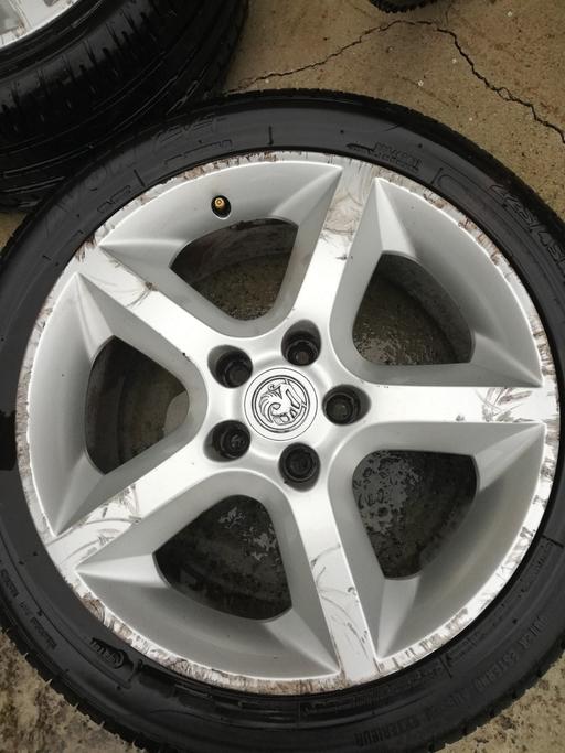 Vehicles East London Leamouth - East London - Photos for Alloy wheel with tyre.