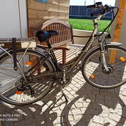 Verkauft wird ein funktionsfähiges E-bike der Marke Dinotti, inkl. Akku und Ladegerät. Stand immer indoor.
Bitte nur Selbstabholung aus Münchendorf, keine Garantie oder Rücknahme da Privatverkauf.