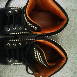 Mulberry gold studded shoes.
Top quality shoes and very comfortable. Only wore few times.
Size 5