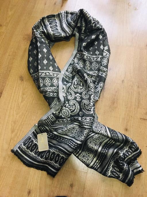 Buy & Sell Central London Hyde Park - Central London - Photos for Accessorize Black & Cream Reversible Scarf