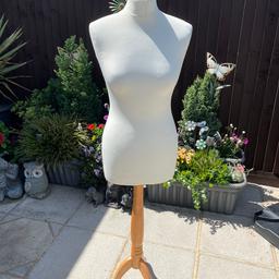 This is a dressmakers mannequin size 10/12.

Can be used to take photos of clothes that are being sold to make your items look more professional.

Does have a broken wooden support peg on one of the legs but also screwed in so still stable .

Rrp £34.99