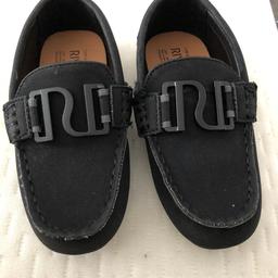 Boys Rivier island shoes worn once size 6