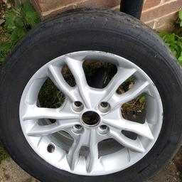 ford fiesta mk7 or 7.5 15 inch alloy ideal as a spare as don't come from factory with a spare wheel so don't get caught out when you get a blowout which won't fix with the flat fixer they supply you with
CASH ON COLLECTION ONLY THANKS!!