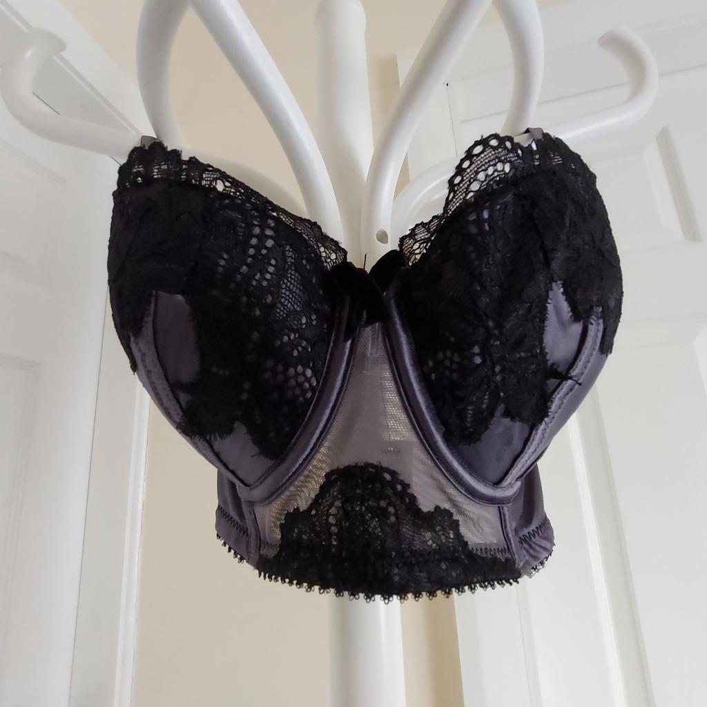 Bra “Ann Summers”Underwired Alissa Longline Balcony Bra Grey/Black Colour

 New With Tags

Actual size: cm

Breast volume: 60 cm - 70 cm

Depth bust: 11 cm

Size: 34B (UK) Eur 75B,US 34B

51 % Polyamide
35 % Polyester
 7 % Cotton
 7 % Elastane

Excluding Trims

Made in China

Retail Price £ 32.00, 49.50 € (Eur)