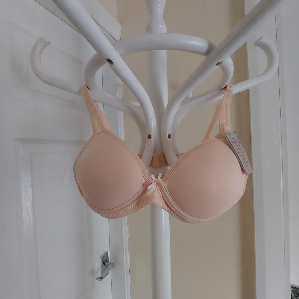 Bra“Matalan”

Teen Pale Sand Colour

New With Tags

My First Bra with soft padding ,has been designed to give you maximum comfort and modesty.

Actual size: cm

Breast volume: 55 cm - 70 cm

Depth bust: 11 cm

Size: 32AA (UK)

90 % Polyester
10 % Elastane

Exclusive of Trimmings

Made in China