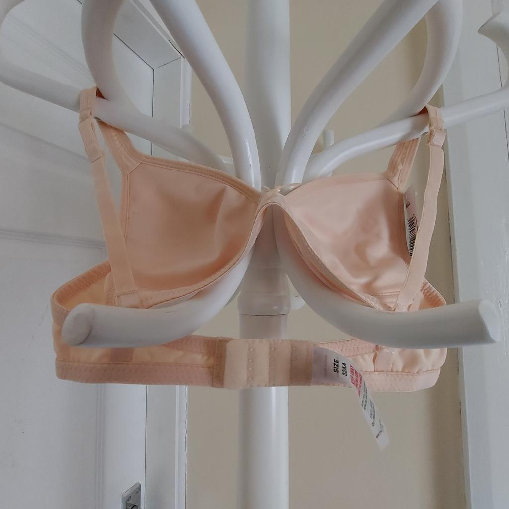 Bra“Matalan”

Teen Pale Sand Colour

New With Tags

My First Bra with soft padding ,has been designed to give you maximum comfort and modesty.

Actual size: cm

Breast volume: 55 cm - 70 cm

Depth bust: 11 cm

Size: 32AA (UK)

90 % Polyester
10 % Elastane

Exclusive of Trimmings

Made in China