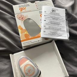 Clips onto baby’s nappy and monitors their breathing. Makes a buzz if your baby stops breathing and is that doesn’t work it will sound an alarm. Needs new batteries I would think as I’ve used these but in full working order and still has power just can’t get a pic of the light. Excellent condition