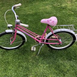 Verkaufe wunderschönes Mädchen-Fahrrad
Rahmengröße 40 cm
Bereifung 20 Zoll
Vorderrad Handbremse 
Rücktrittbremse 
Beleuchtung 