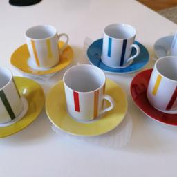 6 Tassen mit Untersetzer
Verschiedene Farben
Box