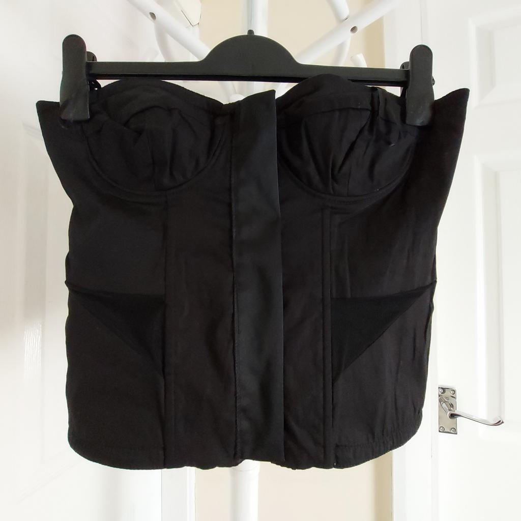 Corset„River Island“Strapless Black Colour New With Tags

Corset has the "sticks":Sticks from the top down 6 units.

Actual size: cm

Length: 34 cm from breast

Length: 31 cm from armpit side

 Volume chest: 75 cm - 80 cm

Chest depth: 12.5 cm

Volume waist: 68 cm – 70 cm

Volume hips: 73 cm – 75 cm

Size: 10 (UK) Eur 36

98 % Polyester,2 % Elastane.

Contrast: 82 % Nylon
 18 % Elastane

Front: 100 % Polyester.

Lining: 97 % Cotton
 3 % Elastane

Made in Bulgaria

 Retail Price £ 34.99