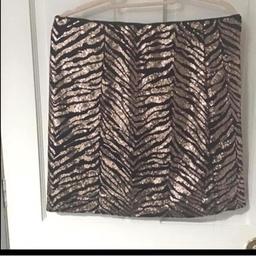 Gorgeous skirt, with tags size 16