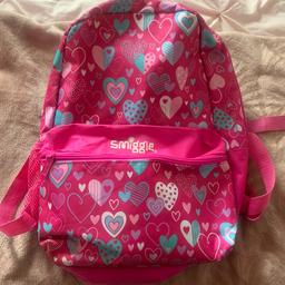 Smiggle bagpack
It has some small dots of ink on the back as seen in the photo, may come off with abit elbow grease 😀