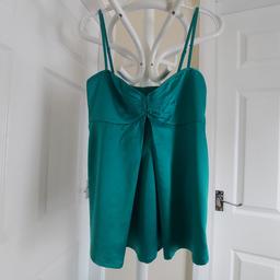 Nightgown "H&M"Loose Shirt Green Colour
New Without Tags

Actual size: cm and m

Length: 61 cm from shoulder front

Length: 58 cm from shoulders back

Length: 40 cm from armpit side

Volume hands: 39 cm (straps are adjustable)

Breast volume: 75 cm – 80 cm

Depth bust: 14 cm

Volume waist: 75 cm – 90 cm

Volume hips: 80 cm – 1.00 m

Size: Eur 36,US 6

96 % Polyester
 4 % Elastane

Made in Indonesia